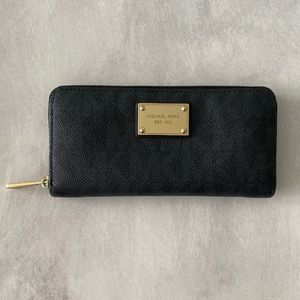 Michael Kors Wallet - Black Monogram